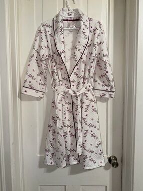 Women’s size large L/XL White Robe quilted body touch cottagecore floral